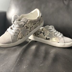 Steve Madden Sneakers size 9